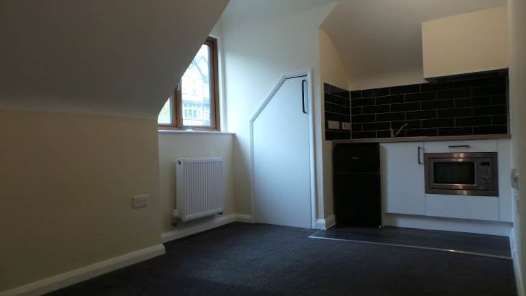 Flat Ashburnham Road in Luton