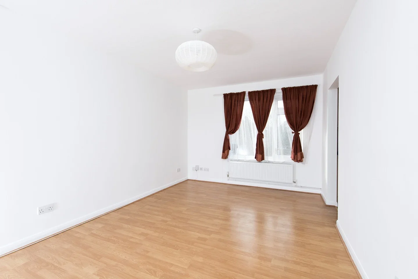 Flat Great Central Avenue in Greater London