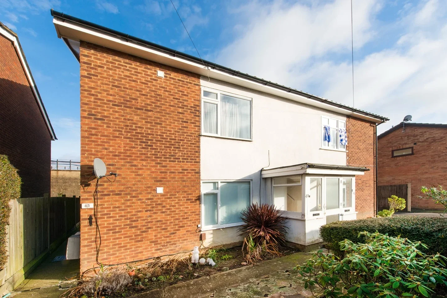 Flat Great Central Avenue in Greater London
