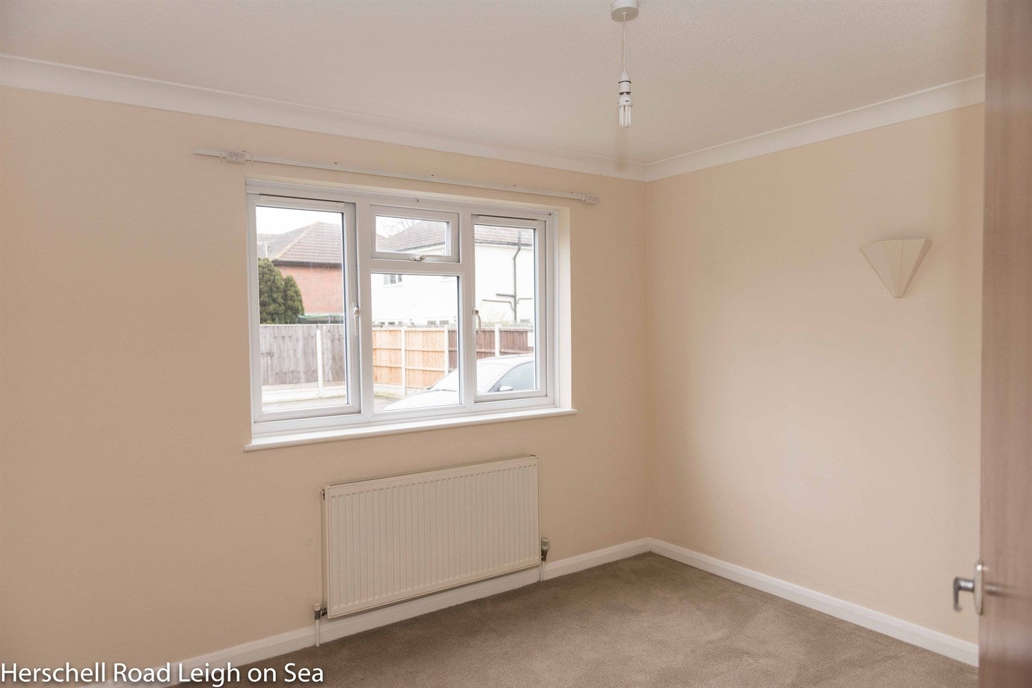 Flat Highlands Boulevard in Southend-on-Sea