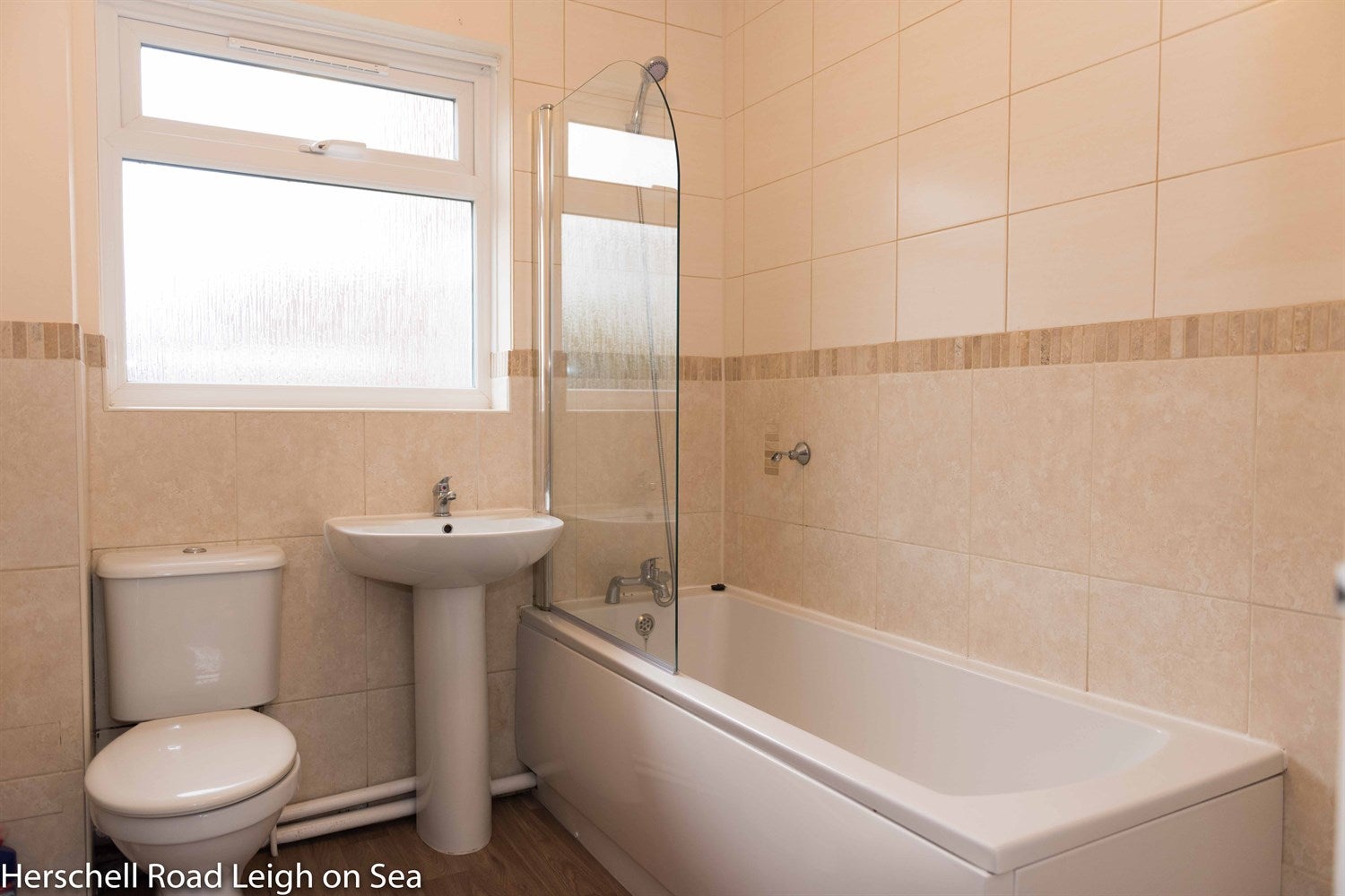 Flat Highlands Boulevard in Southend-on-Sea
