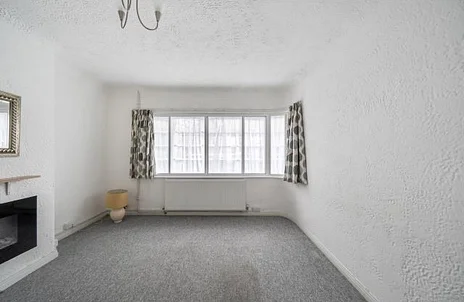 Flat Glenhill Close in London