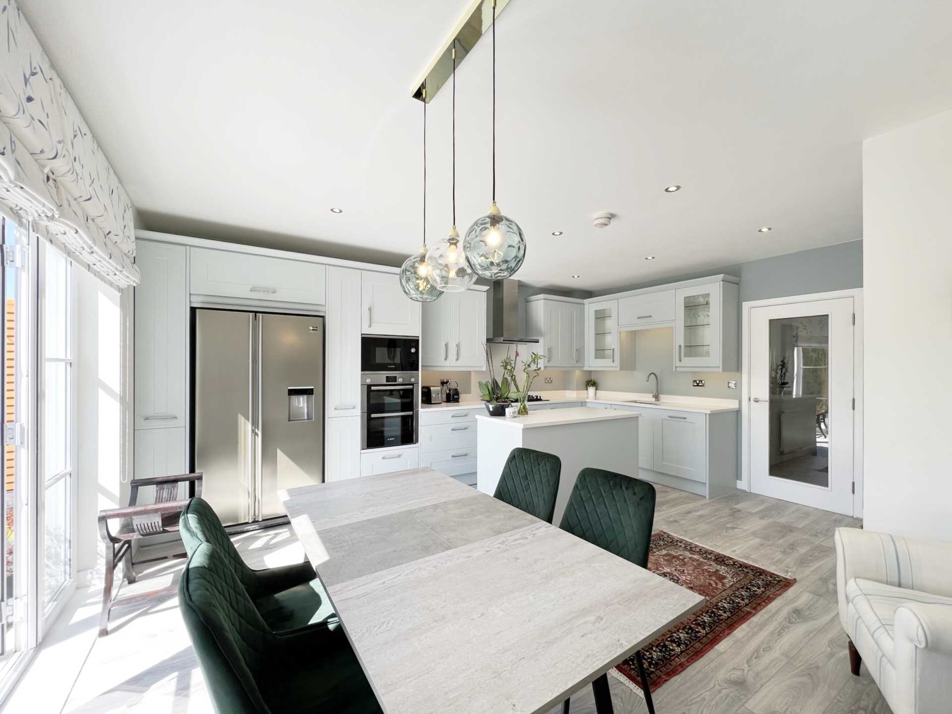 House Westmount Close in Greater London