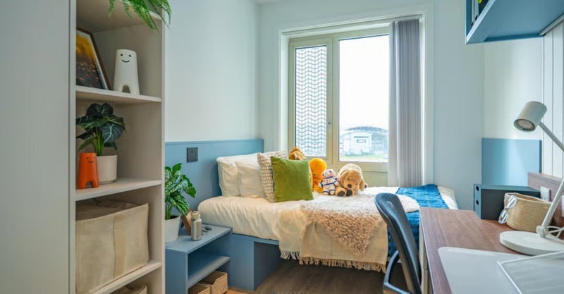 Room Fairlawn Avenue in Bristol