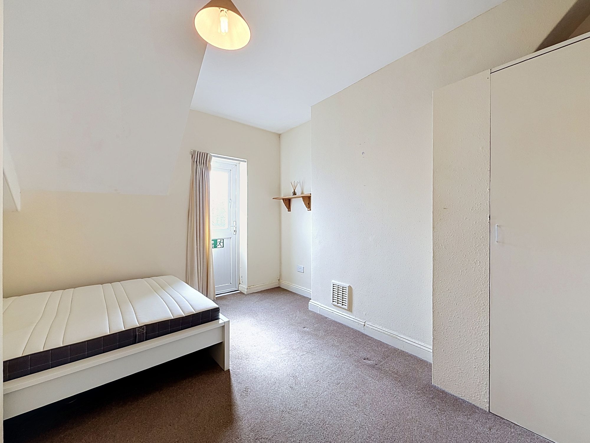 Flat Romilly Road in Cardiff County