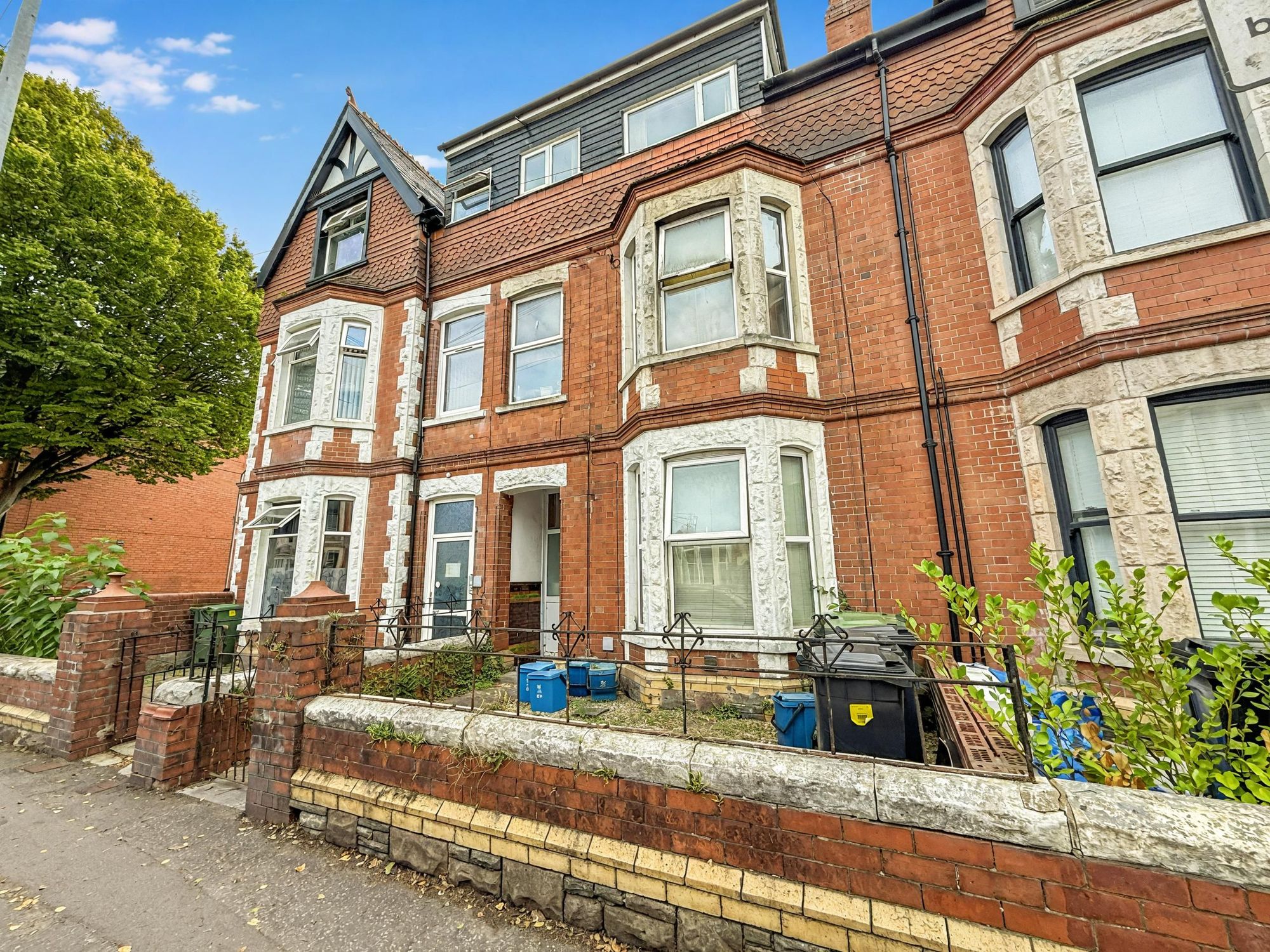 Flat Romilly Road in Cardiff County