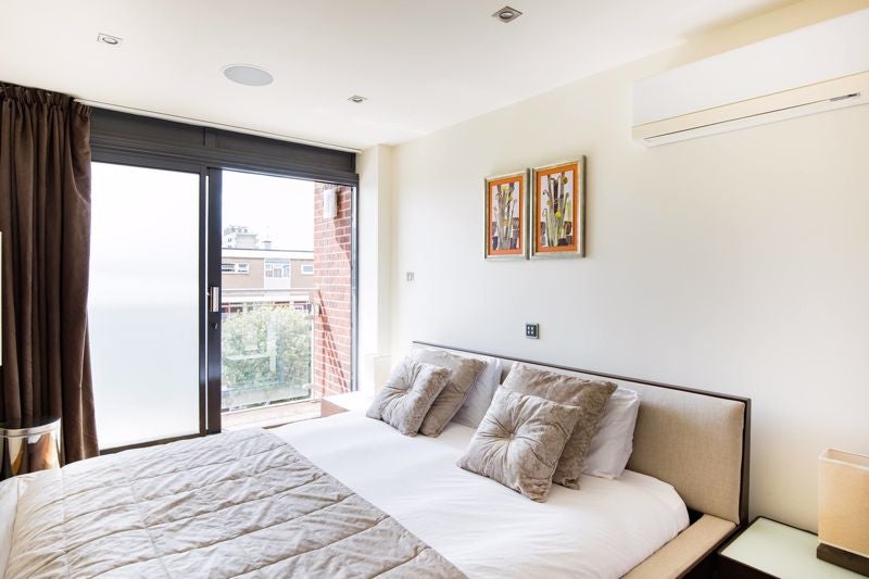 Flat Redmans Road in Greater London