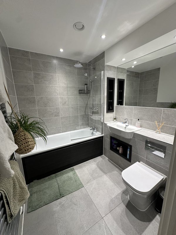 Flat Hatcham Street in Greater London