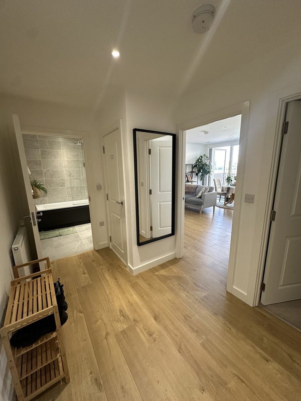 Flat Hatcham Street in Greater London