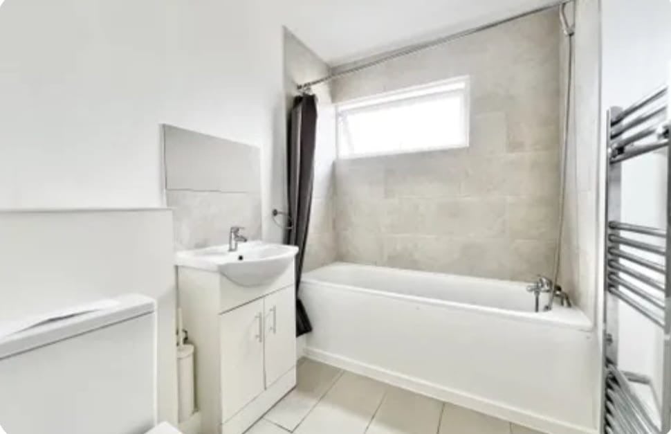 Flat Stonegrove in Greater London