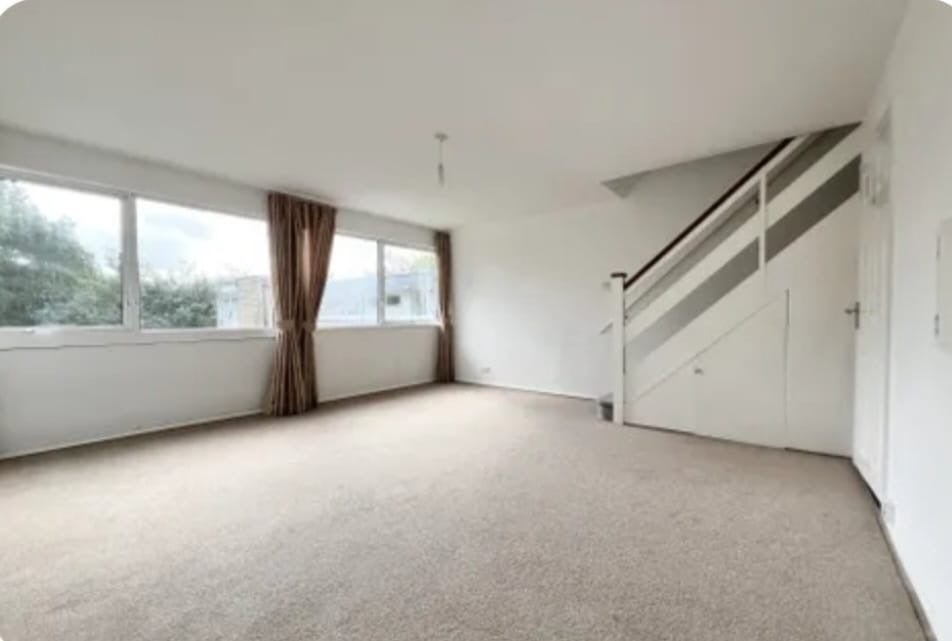 Flat Stonegrove in Greater London