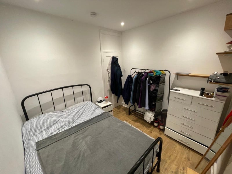 Room Aristotle Road in Greater London