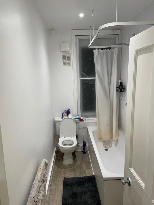 Room Aristotle Road in Greater London