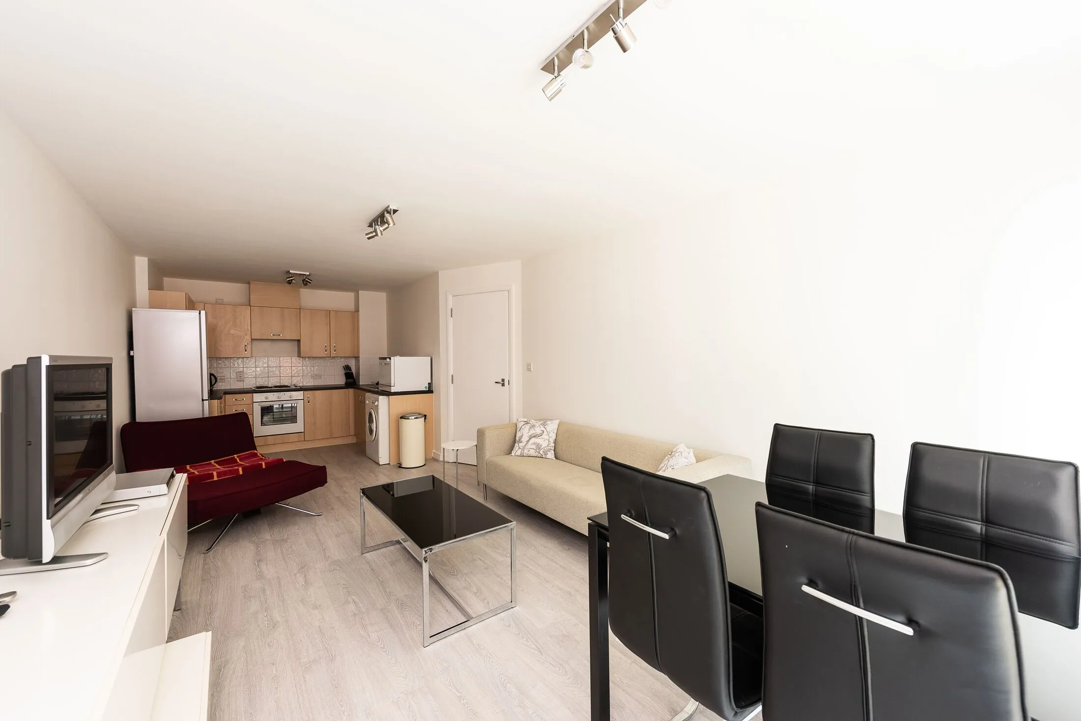 Flat Salamanca Street in Greater London
