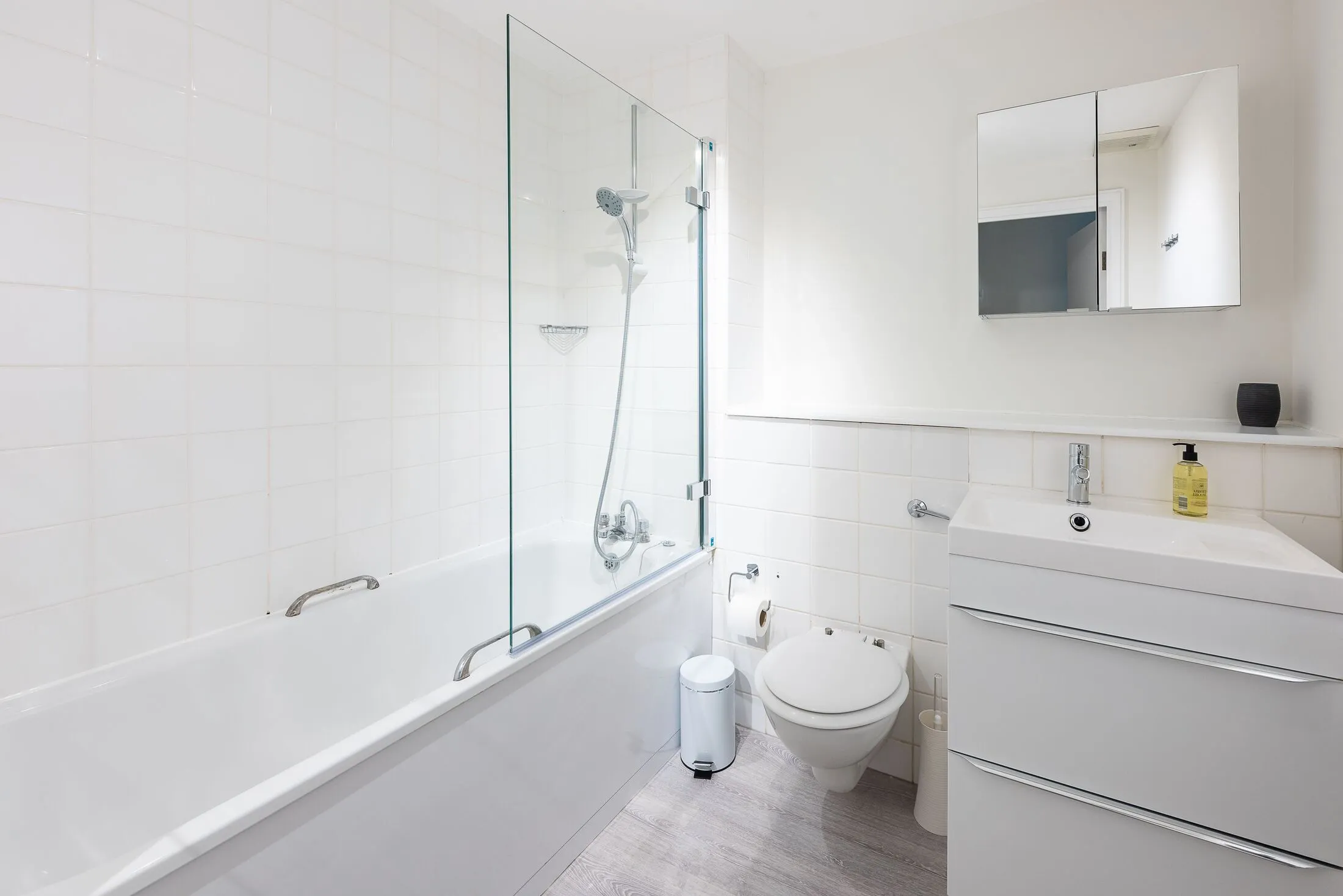 Flat Salamanca Street in Greater London