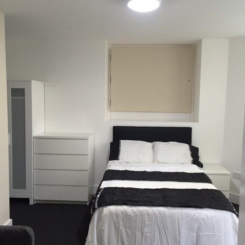Room Greenfield Road in Liverpool