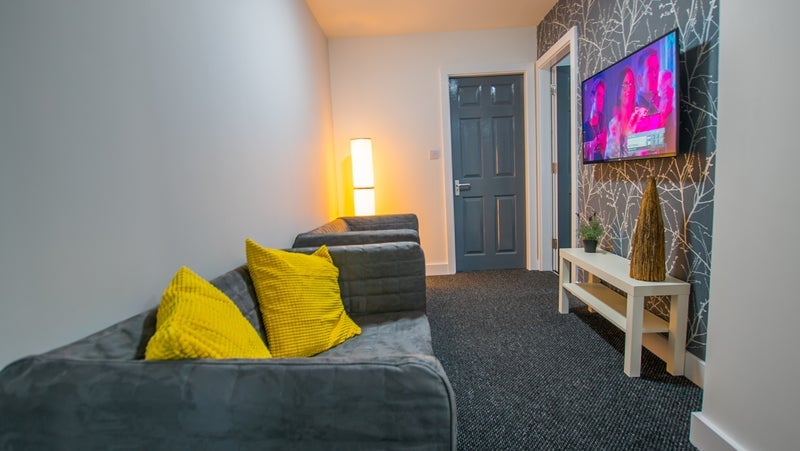 Room Greenfield Road in Liverpool