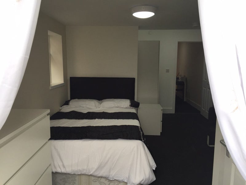 Room Greenfield Road in Liverpool