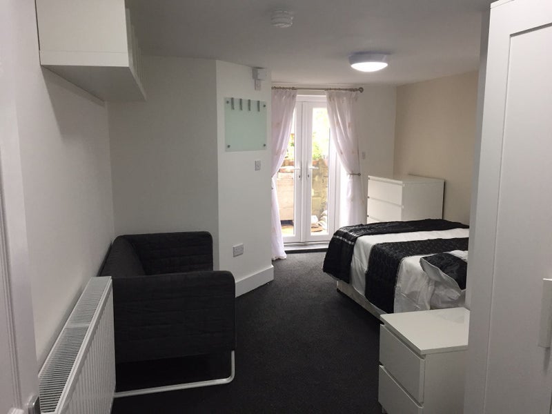 Room Greenfield Road in Liverpool