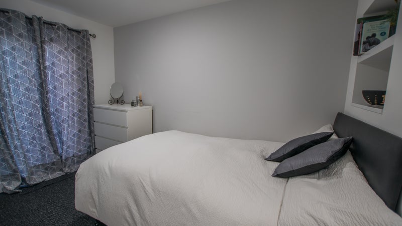Room Greenfield Road in Liverpool
