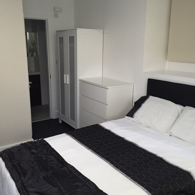 Room Greenfield Road in Liverpool