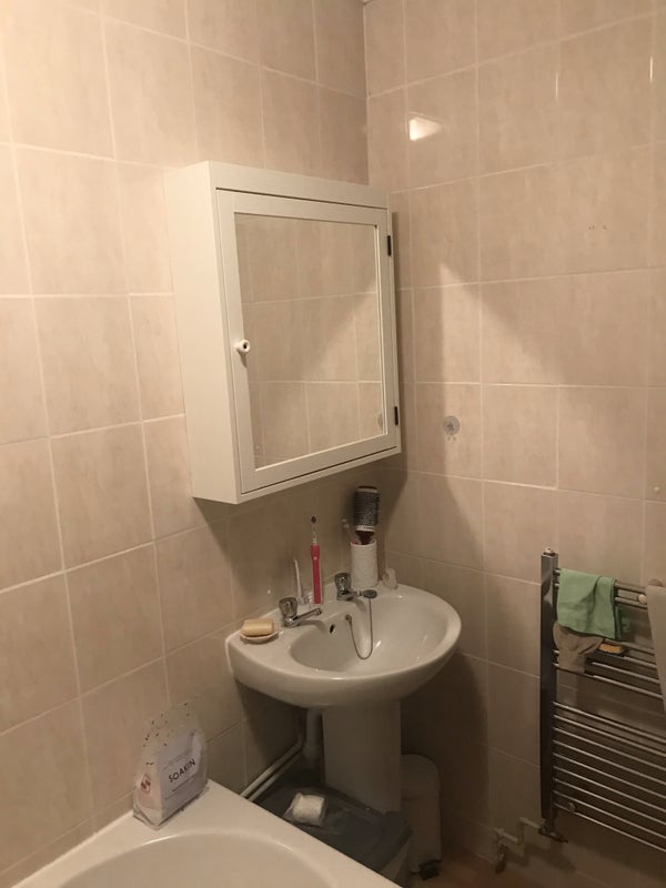 Room Gavestone Road in Greater London
