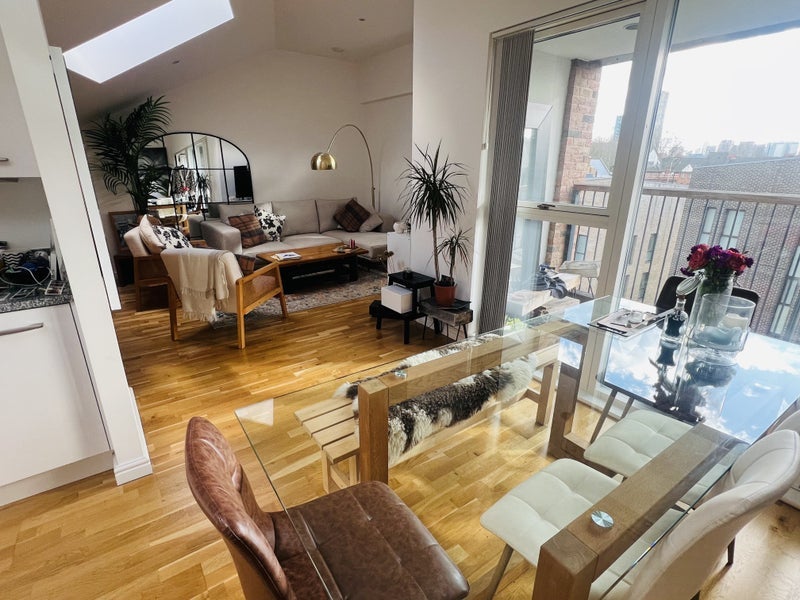 Flat Godfrey Place in Greater London