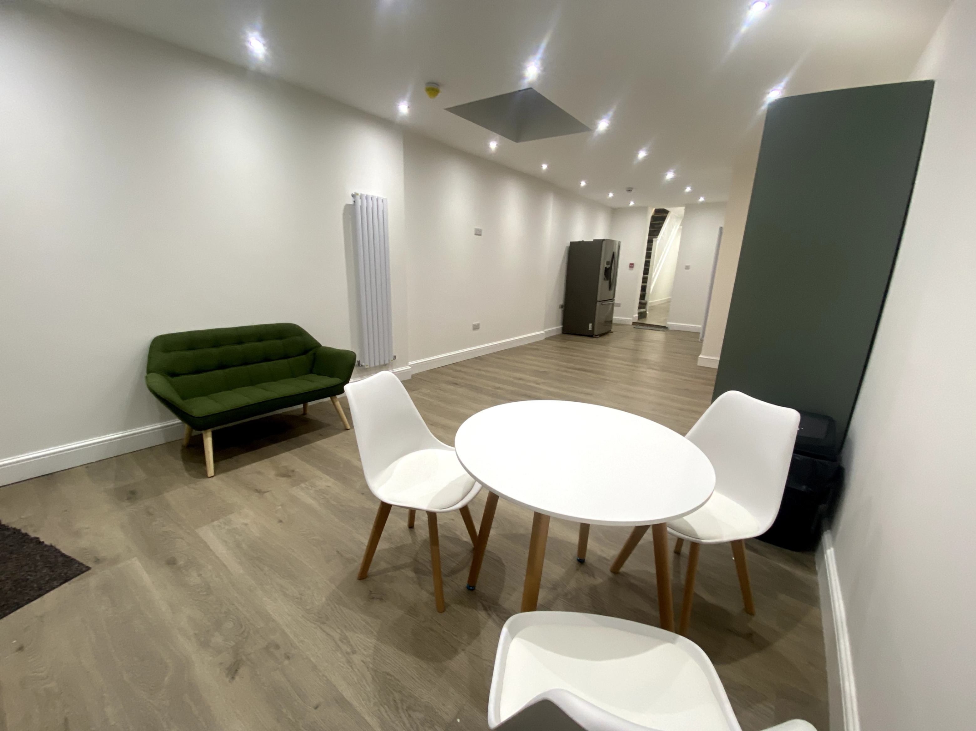 Room Shaftesbury Road in Greater London