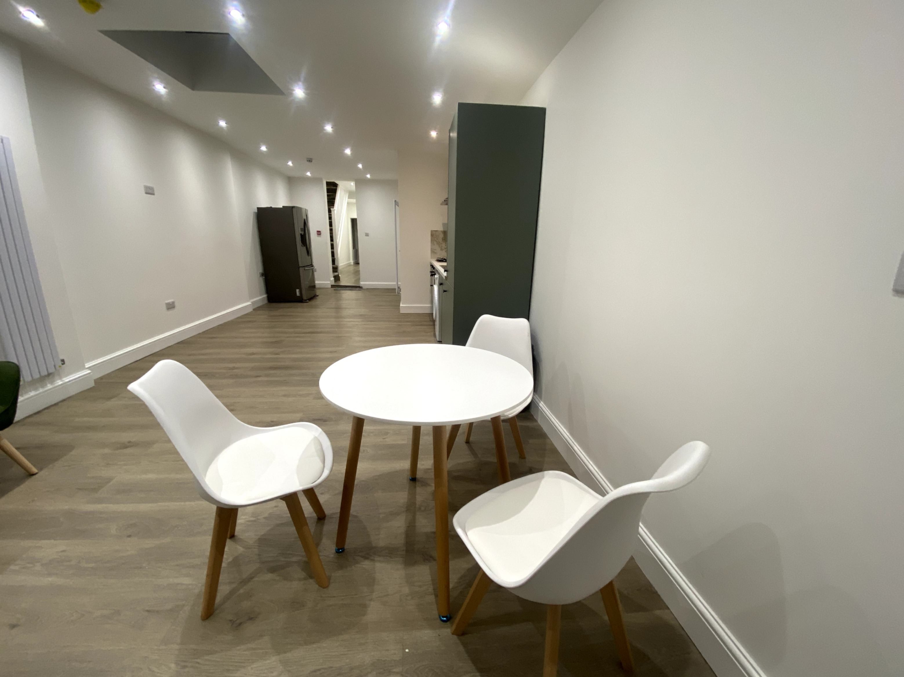 Room Shaftesbury Road in Greater London