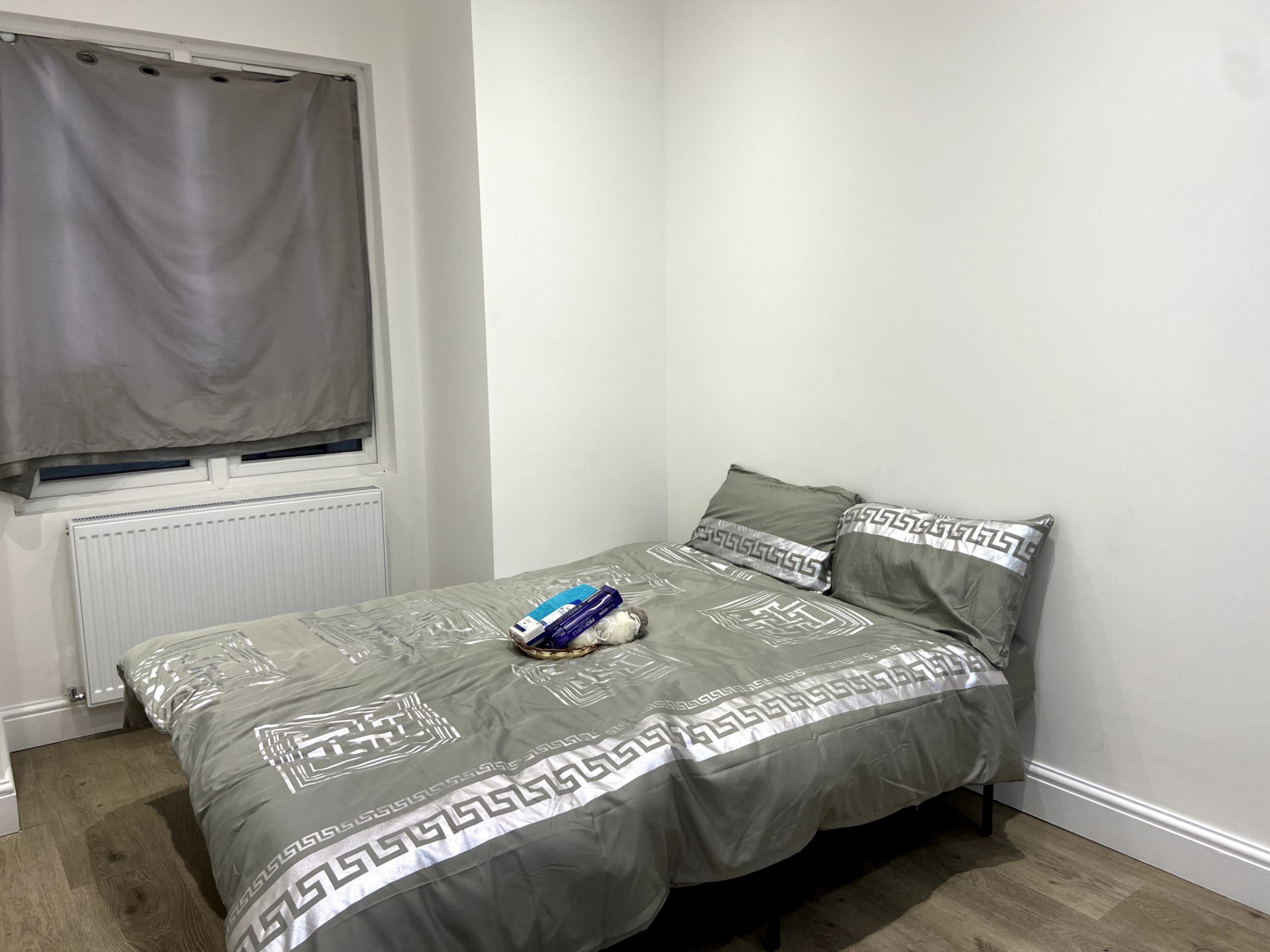 Room Shaftesbury Road in Greater London