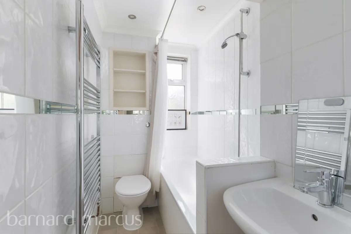 Flat Amesbury Road in Greater London