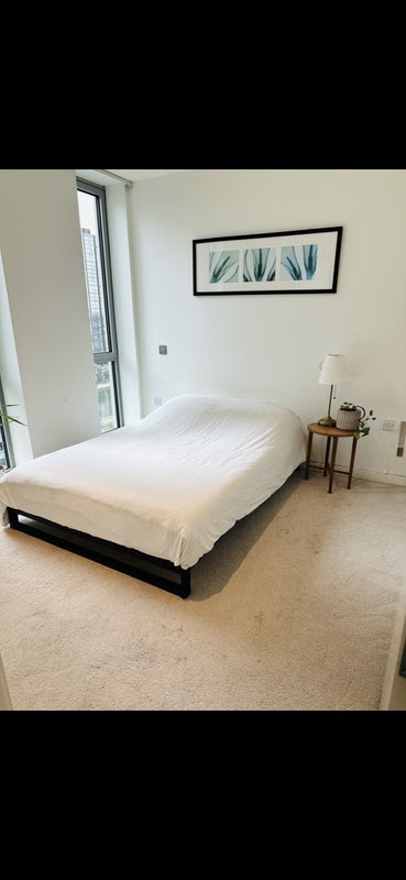 Room Pan Peninsula Square in Greater London