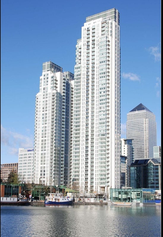 Room Pan Peninsula Square in Greater London