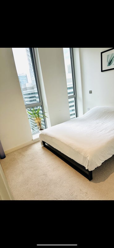 Room Pan Peninsula Square in Greater London