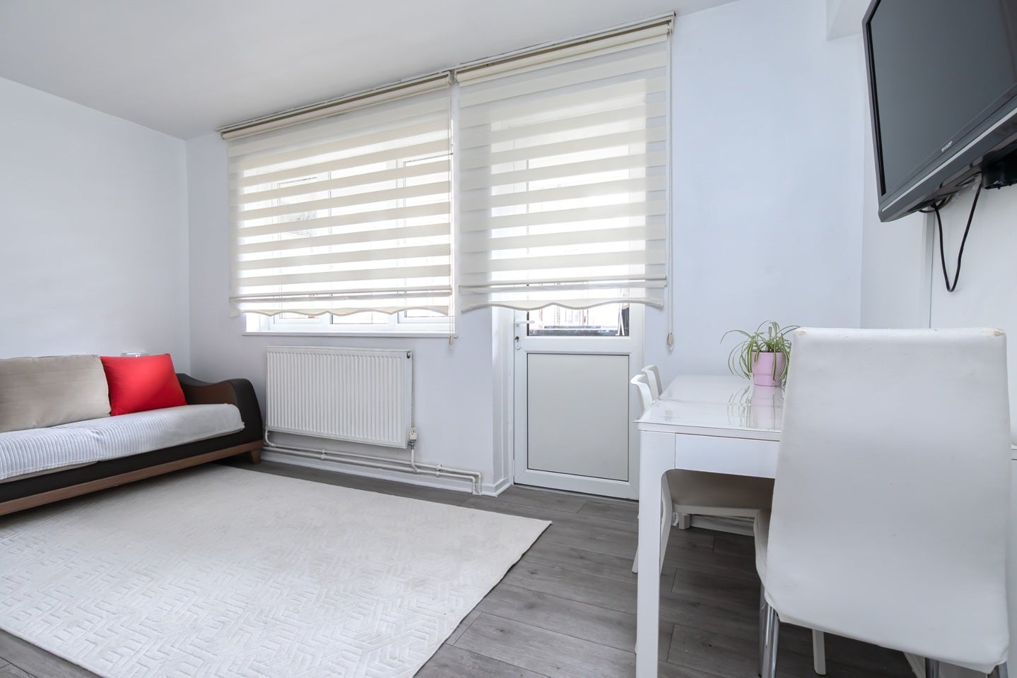 Flat Woodford Mews in Greater London