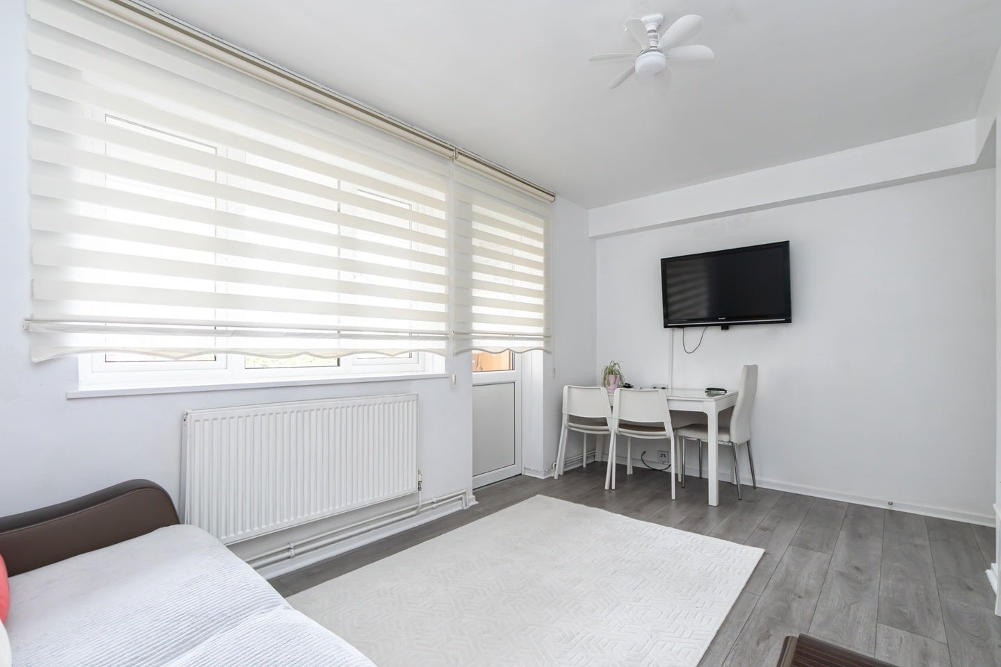 Flat Woodford Mews in Greater London
