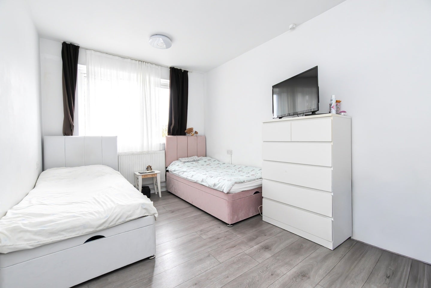 Flat Woodford Mews in Greater London