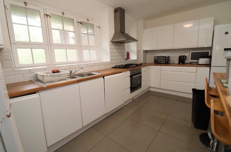 Room Killick Street in Greater London