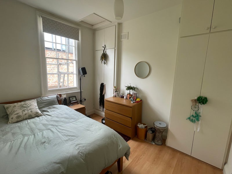 Flat Remington Street in Greater London