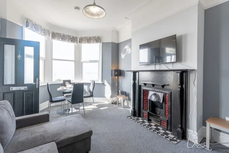 Flat Eastern Esplanade in Southend-on-Sea