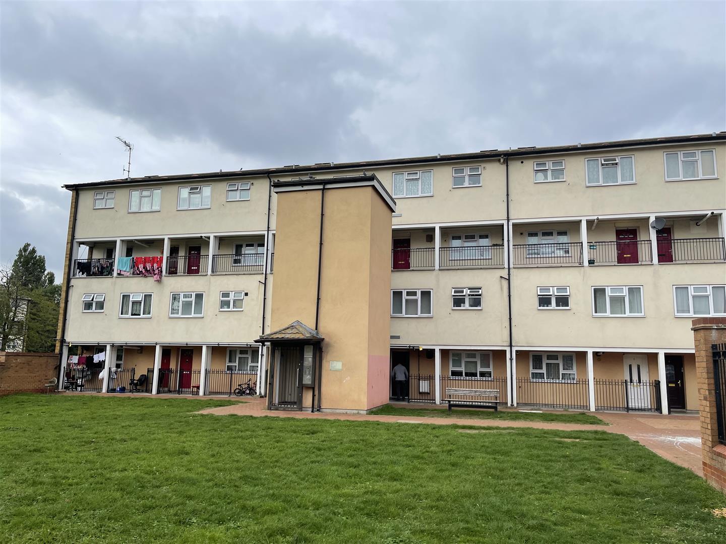 Flat Haldane Road in Greater London