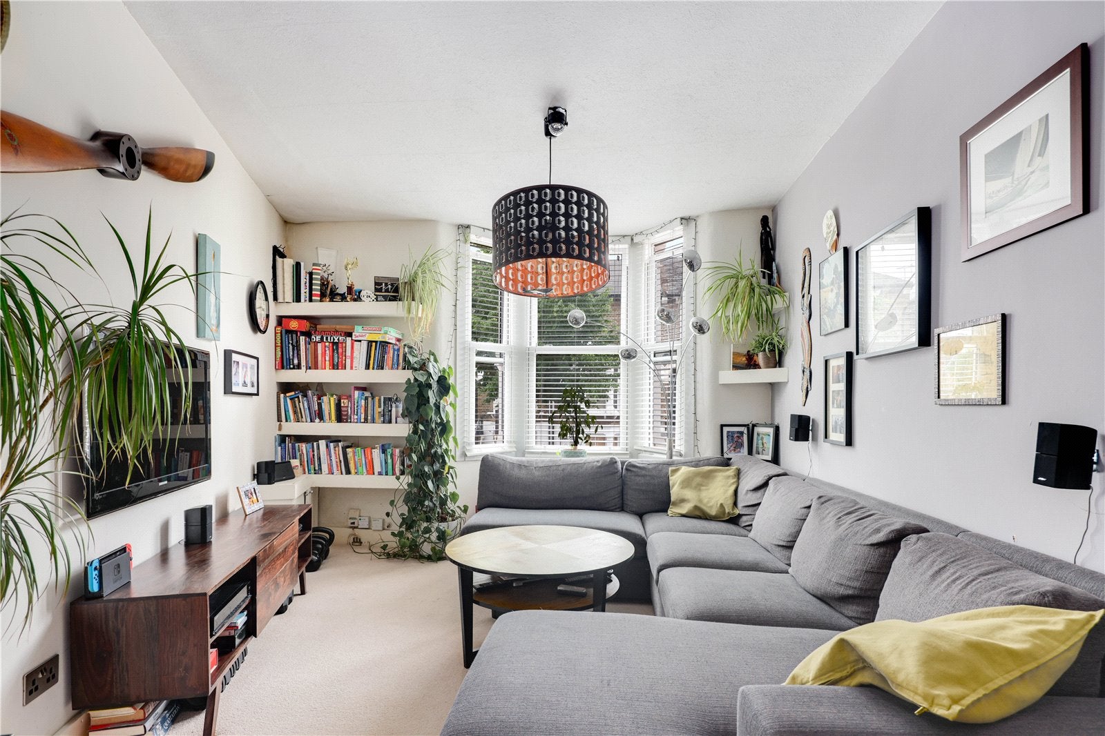 Flat Mabley Street in Greater London