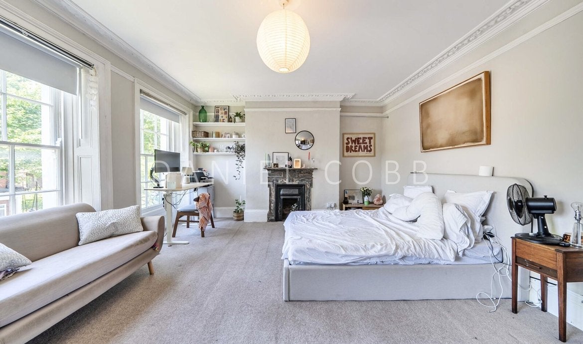 House Grove Lane in Greater London