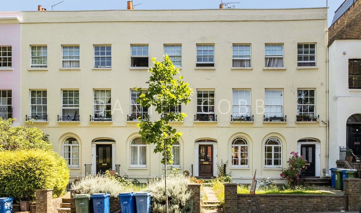 House Grove Lane in Greater London