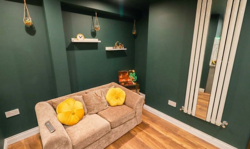 Room Bolingbroke Road in Coventry