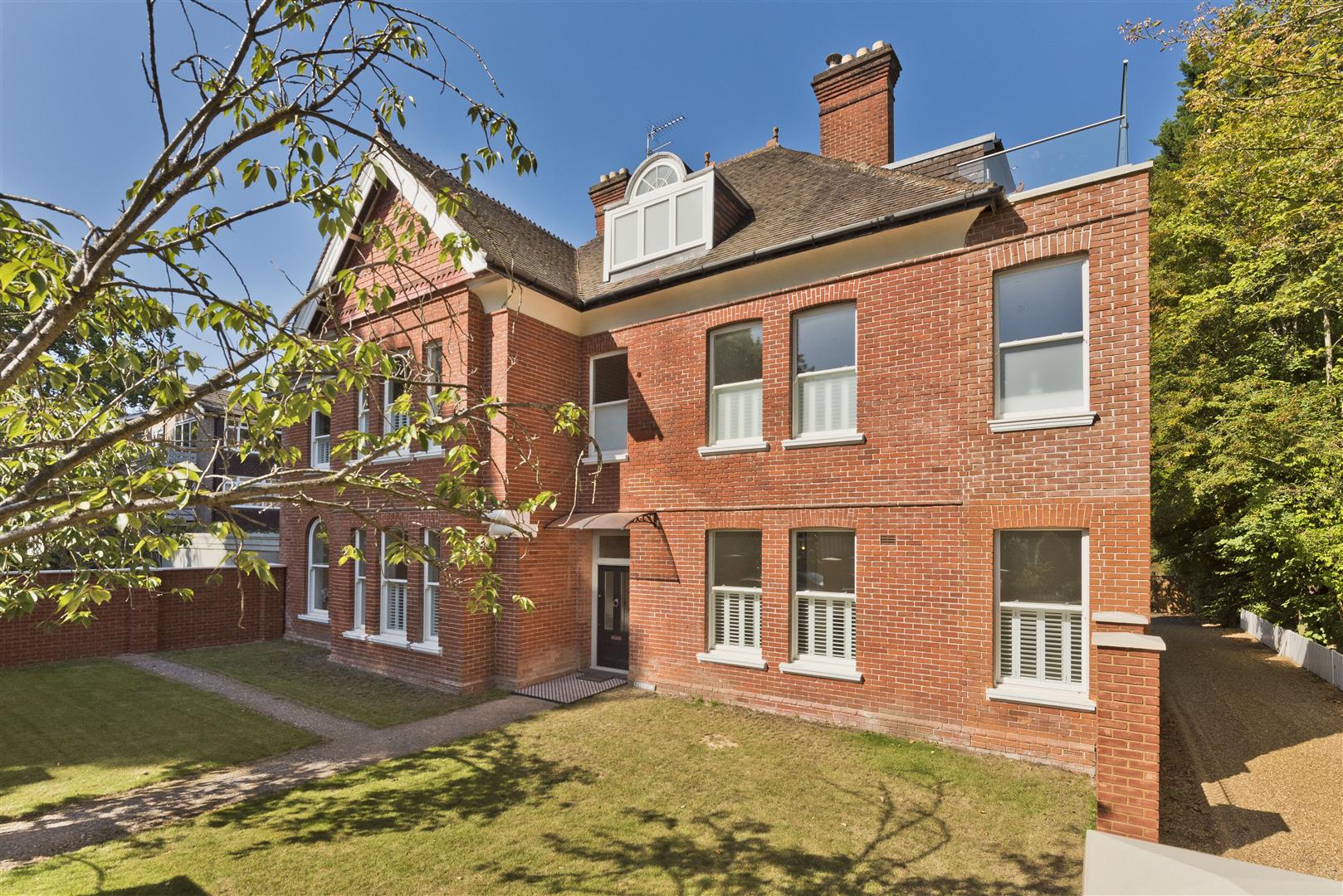 Flat St. George's Road in Walton on Thames