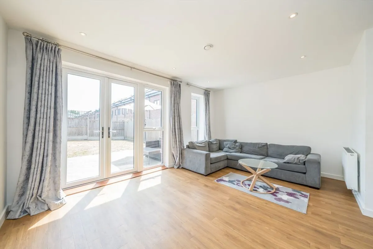 House Reynard Way in Greater London