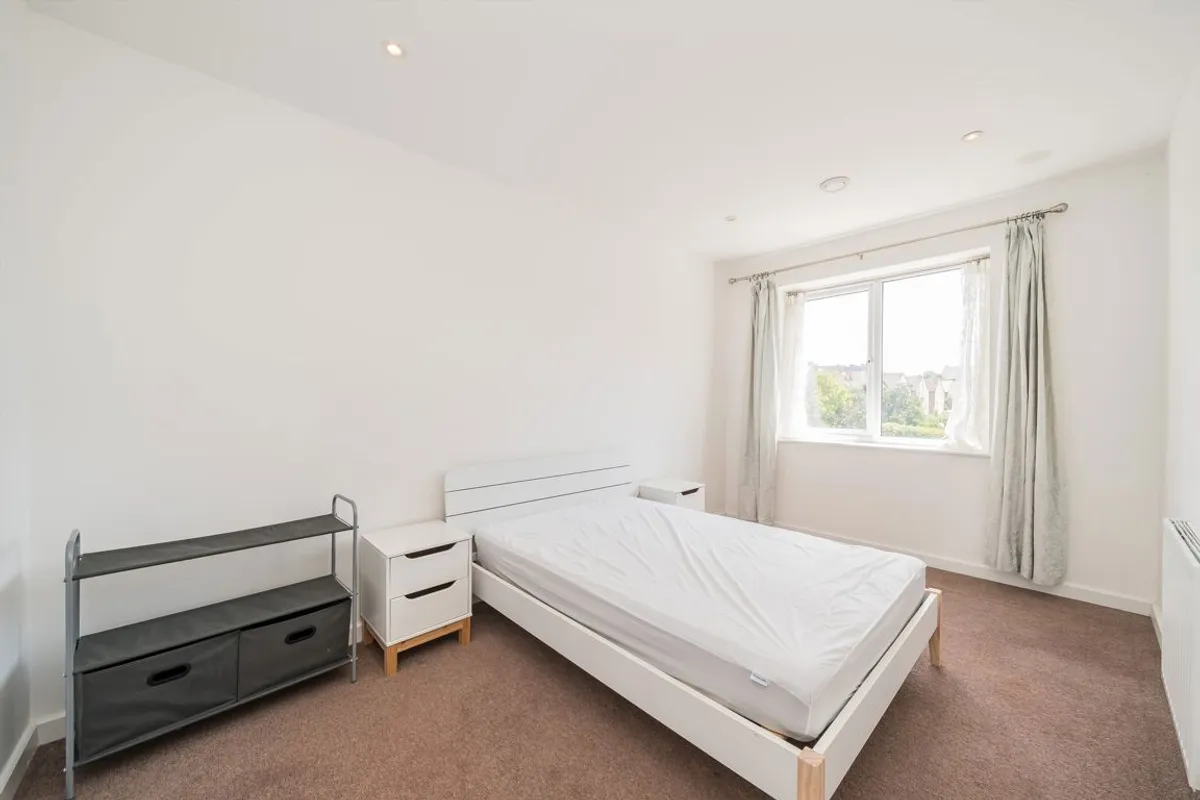 House Reynard Way in Greater London