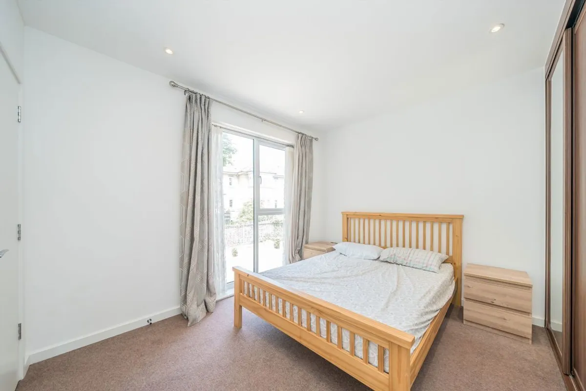 House Reynard Way in Greater London
