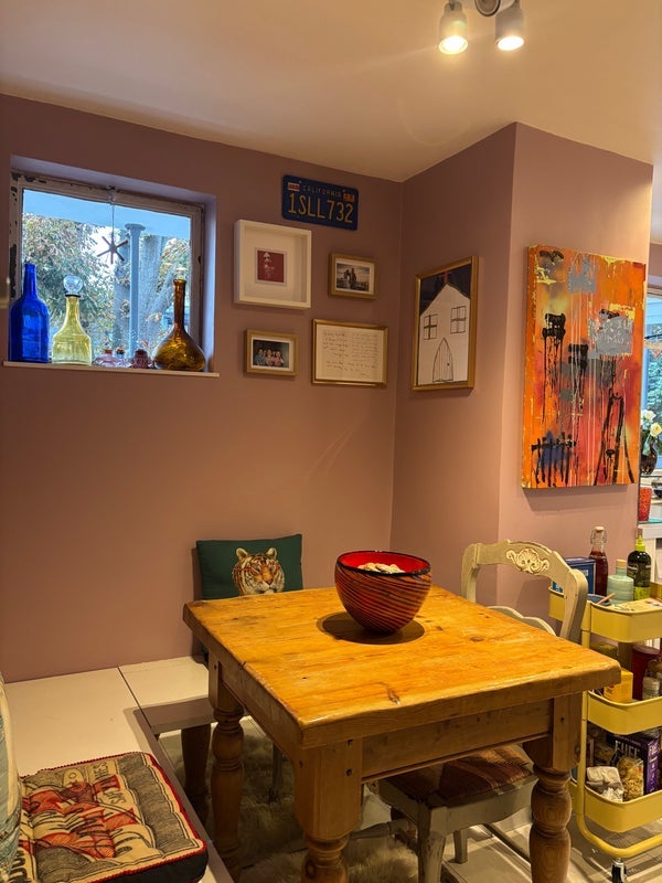 Room Ladbroke Road in Greater London